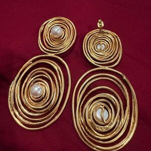 Luxurious Gold Swirl Earrings with Pearls
